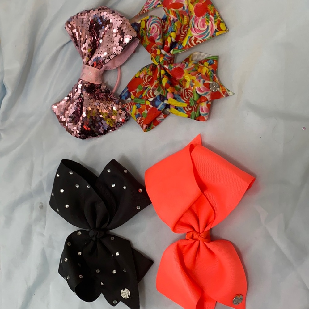 Jojo Siwa bows
